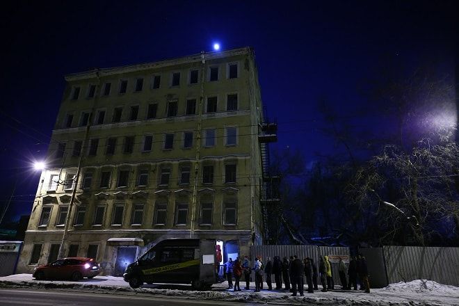 Russie Autrement a visité l’un des points de chauffage pour les sans-abris avec le bus spécial de «Notchlejka»