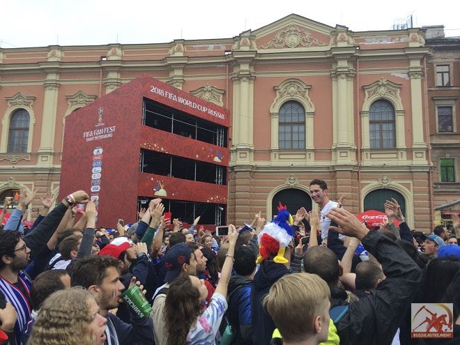 Les supportes des Bleus à Saint-Pétersbourg